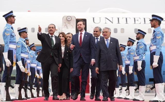 美伊或马上再次谈判，地点三选一，美国想带走伊朗450吨浓缩铀。但这句话里最扎眼的