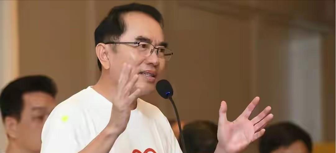 12月16日，“忠诚泰国”负责人瓦隆.德杰维格朗姆率团前往中国驻泰国大使馆，就中