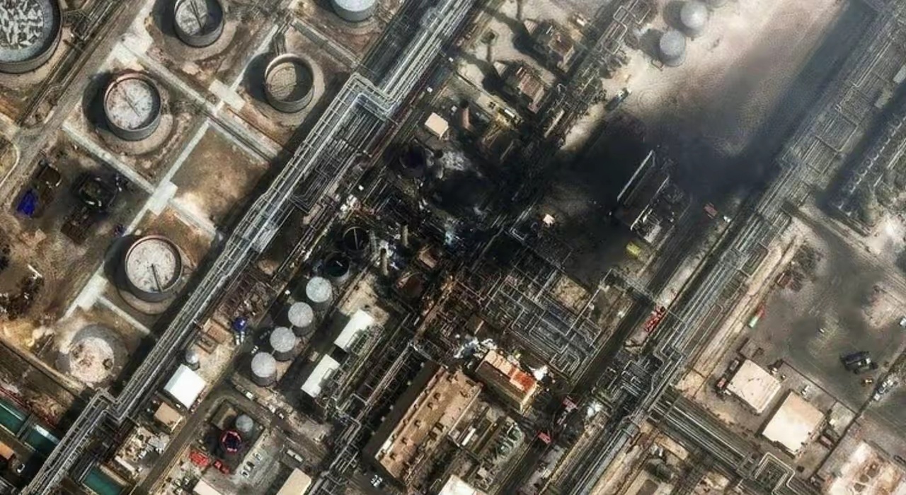 全球最大液化天然气工厂遭遇伊朗弹道导弹袭击，破坏严重，已经停产。美国能咋地？美伊