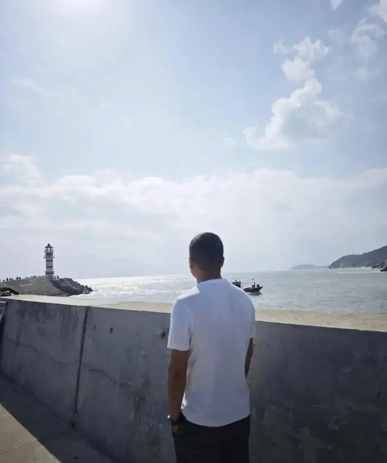 男人到了一定年纪，好像会突然“活明白”，我家那位就是，最近跟换了个人似的

以前