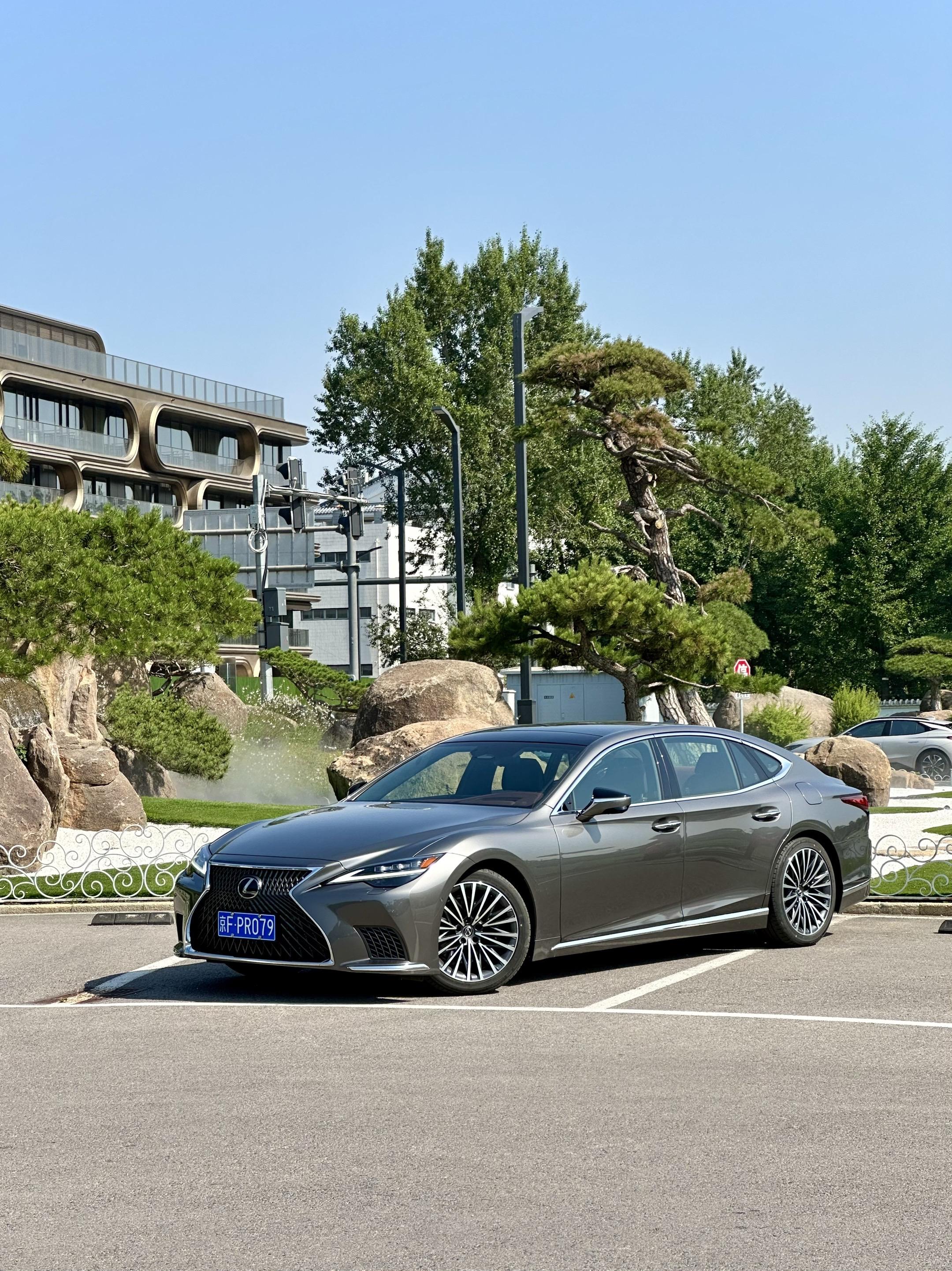 雷克萨斯LS不仅是车，更是一件艺术品。