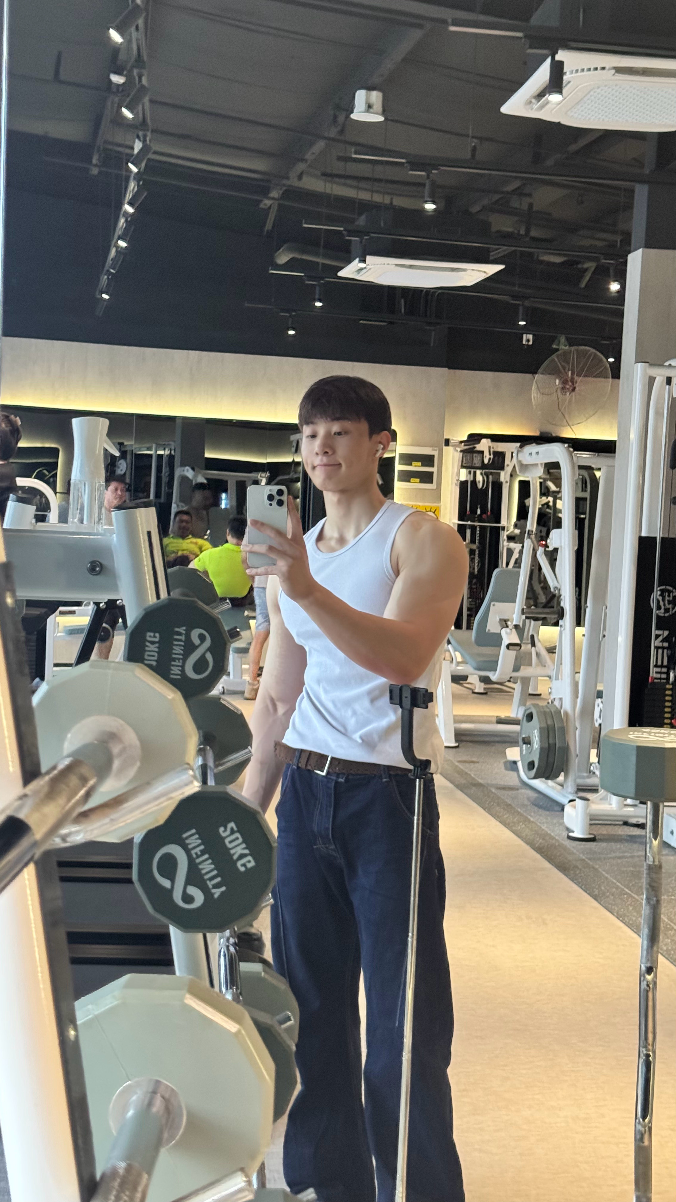 哥来更新了 