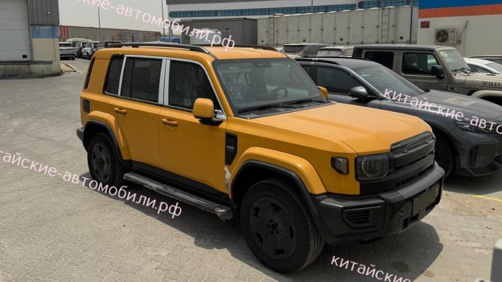 iCAR V27无伪装实车谍照曝光，或将于8月1号在迪拜首发设计风格——复古硬派