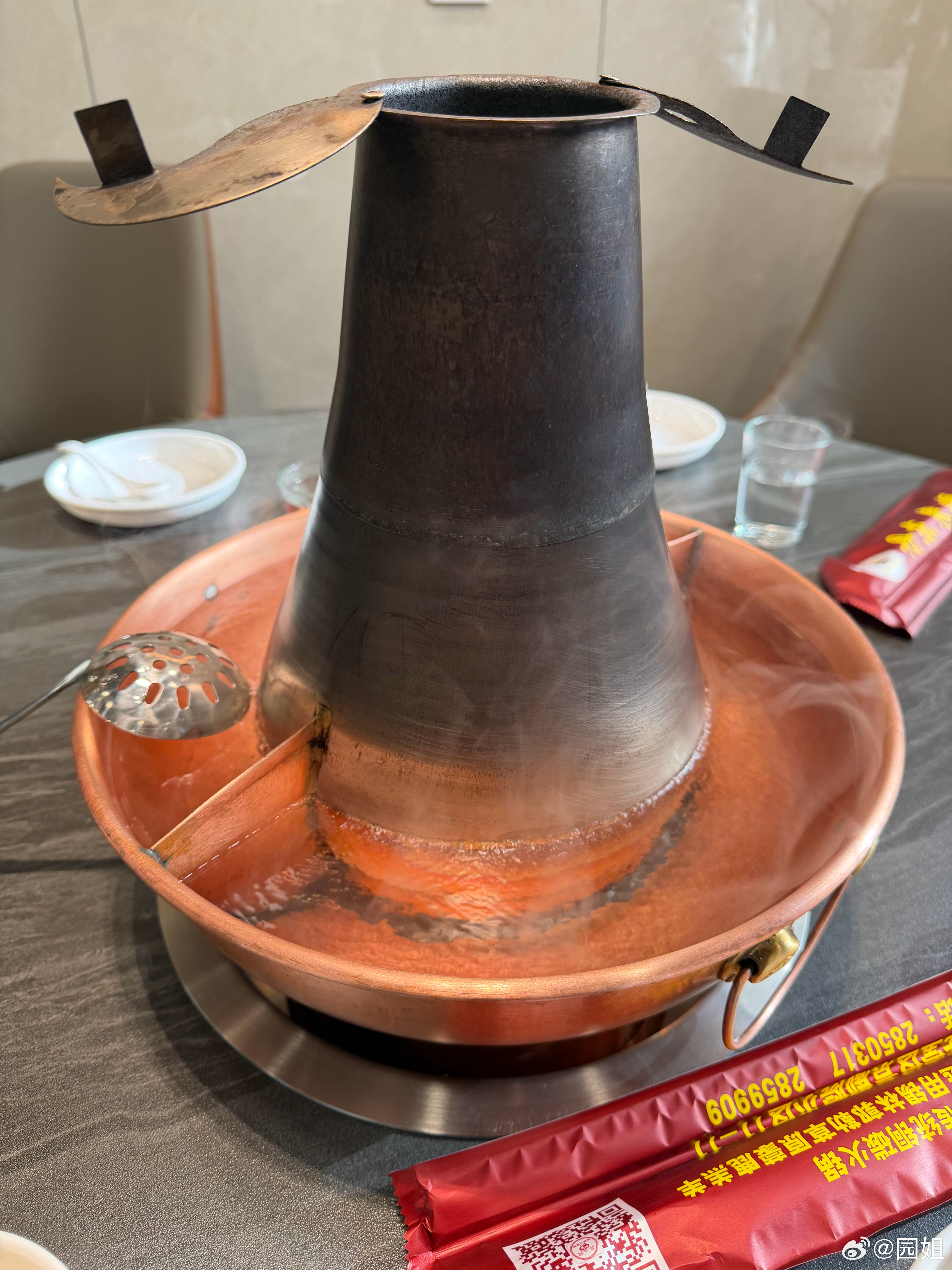 中午恰火锅，老式铜火锅，帮我点一下菜～ 