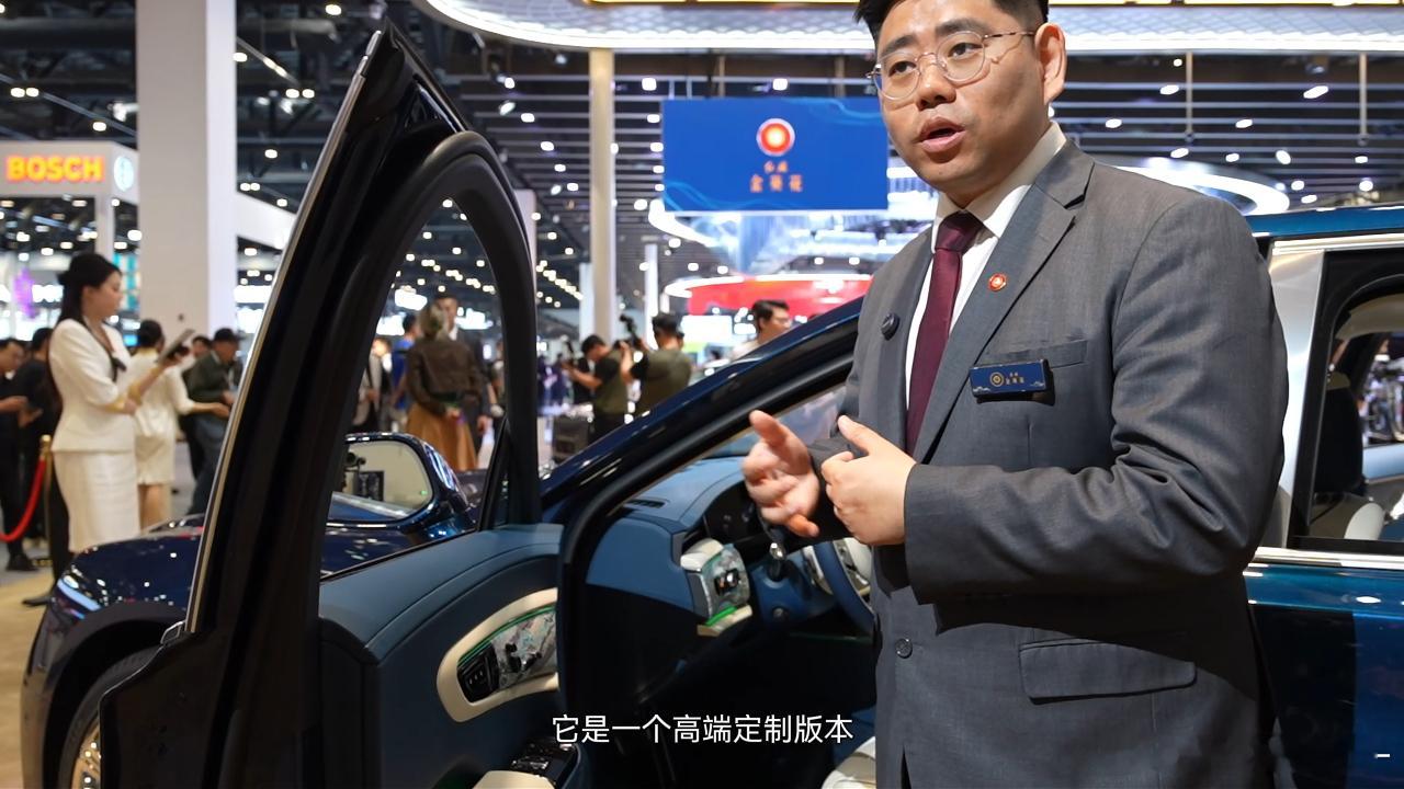 建议尽早培养自己的表达能力 好表达是职场通行证，也是个人底气，就像红旗的销售小哥