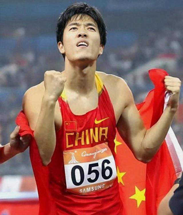 曹可凡揭刘翔私下人品，孙海平早看透，退役工资全捐惹人敬