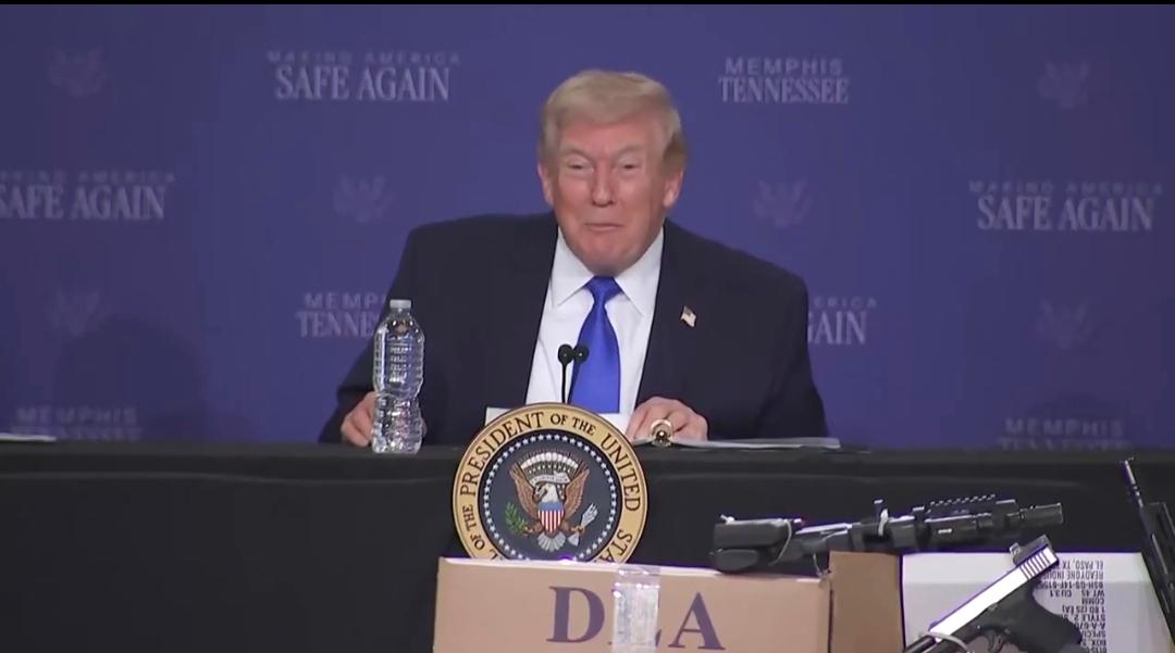 特朗普今天（北京时间3月24日）在“让美国再次安全”的发布会上表示：在华盛顿街头