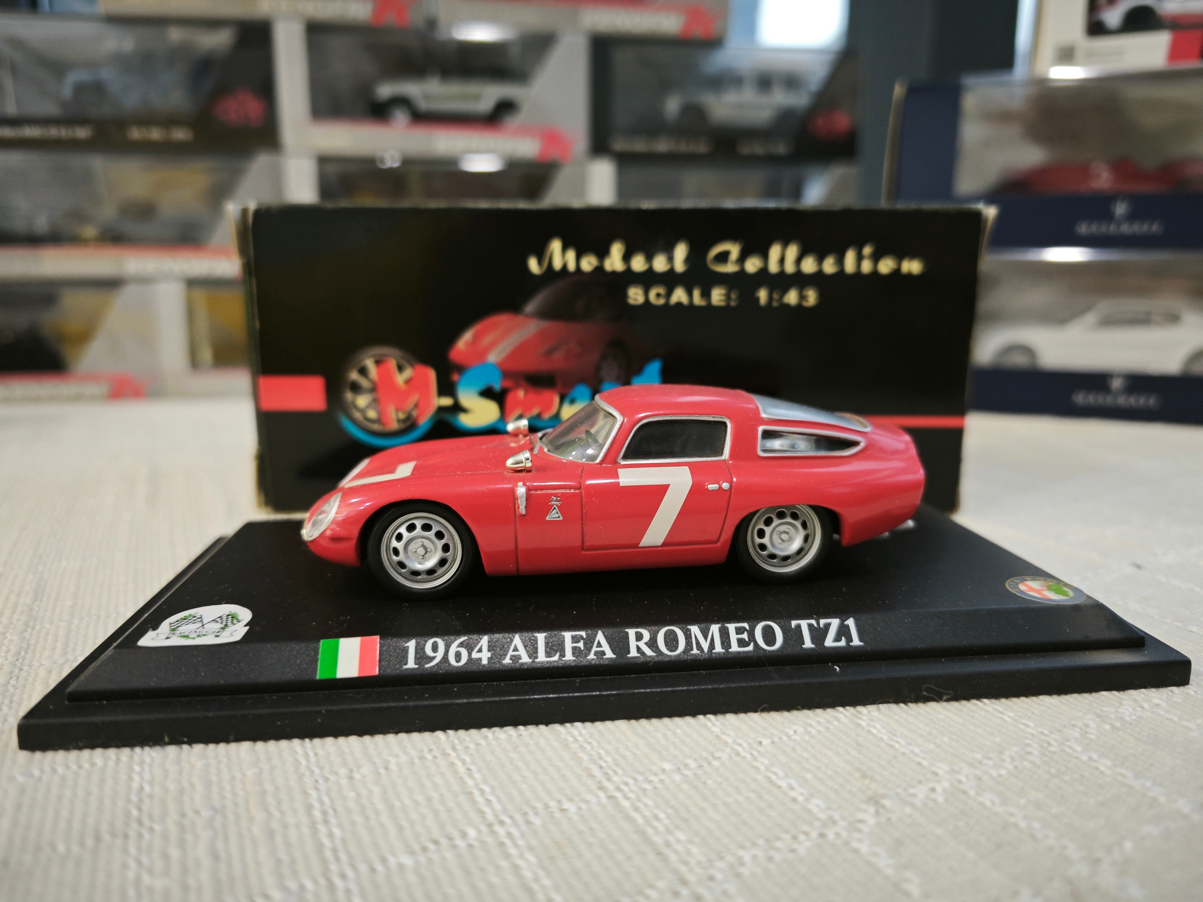 30天模型连送挑战 第65期今天【抽奖】送出的是：1：43 阿尔法·罗密欧196