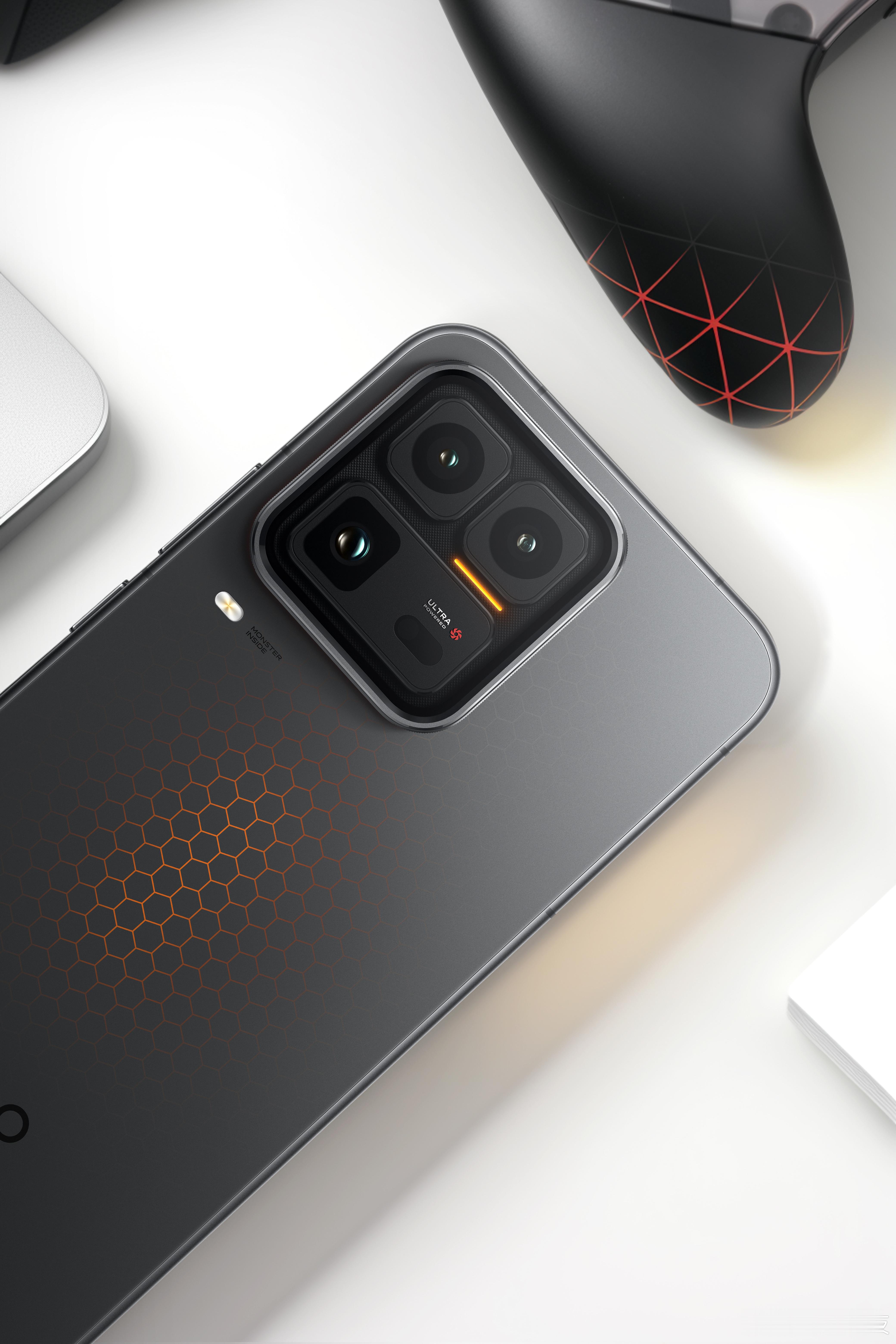 今晚七点iQOO15 Ultra新品发布，来猜一下首发价格！前三猜对的粉丝，各奖