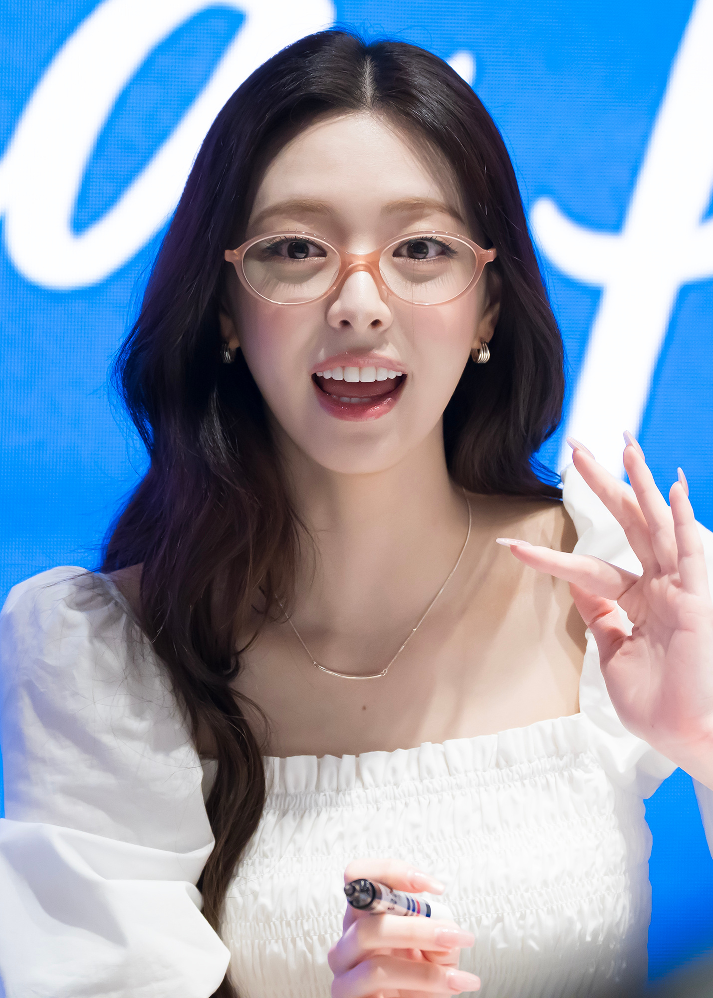 申有娜  🫐申有娜蜜桃容颜 【260724】ITZY_PAN更新有娜相关饭拍2