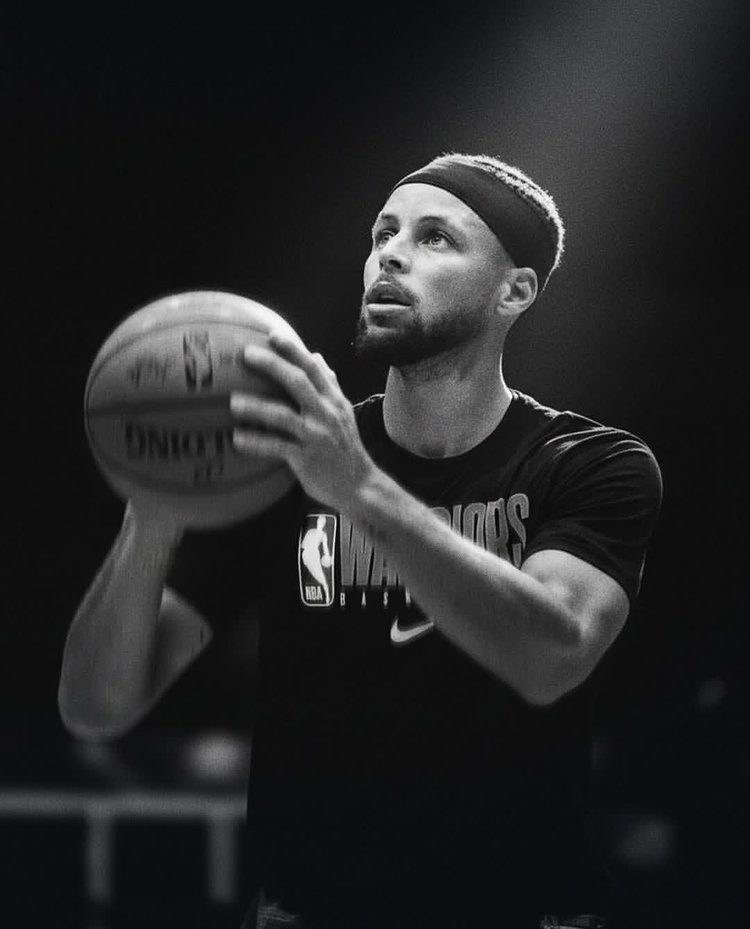 库里至少再缺席5场比赛据消息人士透露，斯蒂芬·库里将在10天后再次接受评估。正如