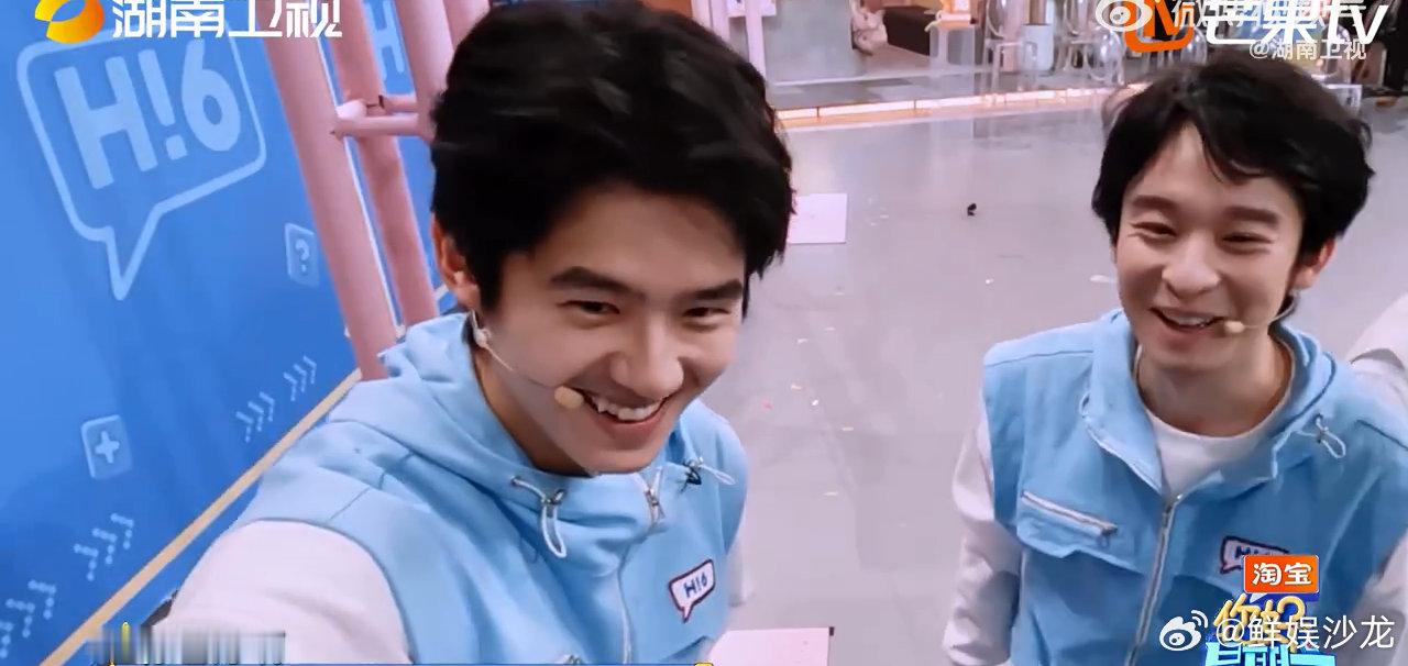 刘昊然千算万算没算到这一步笑不活了！昊然研究半天怎么躲惩罚，结果是给别人转，心态