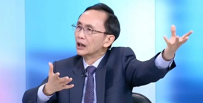 说得透彻！“中国大陆现在军事力量这么强大打过谁？对台湾也只是吓唬吓唬罢了。大陆的