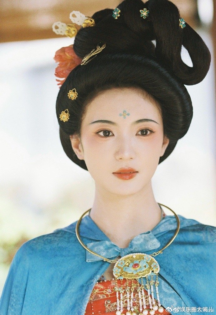 张雅钦直击灵魂的东方美 看《锦绣芳华》被张雅钦的东方美打动，李幼贞珠圆玉润配唐妆