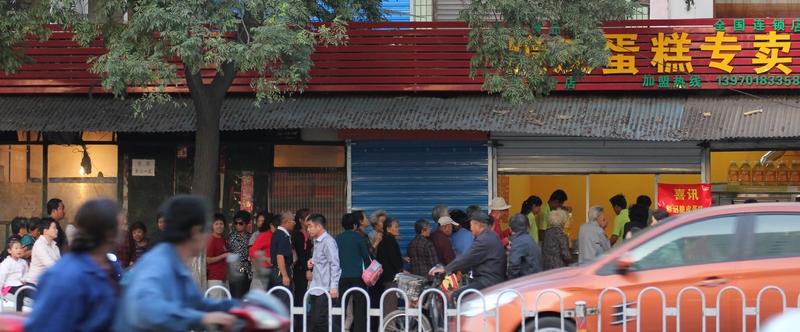 占小便宜这事儿，真的是得不偿失。贪婪是人的本性，有些人就爱占别人便宜，觉得反正不