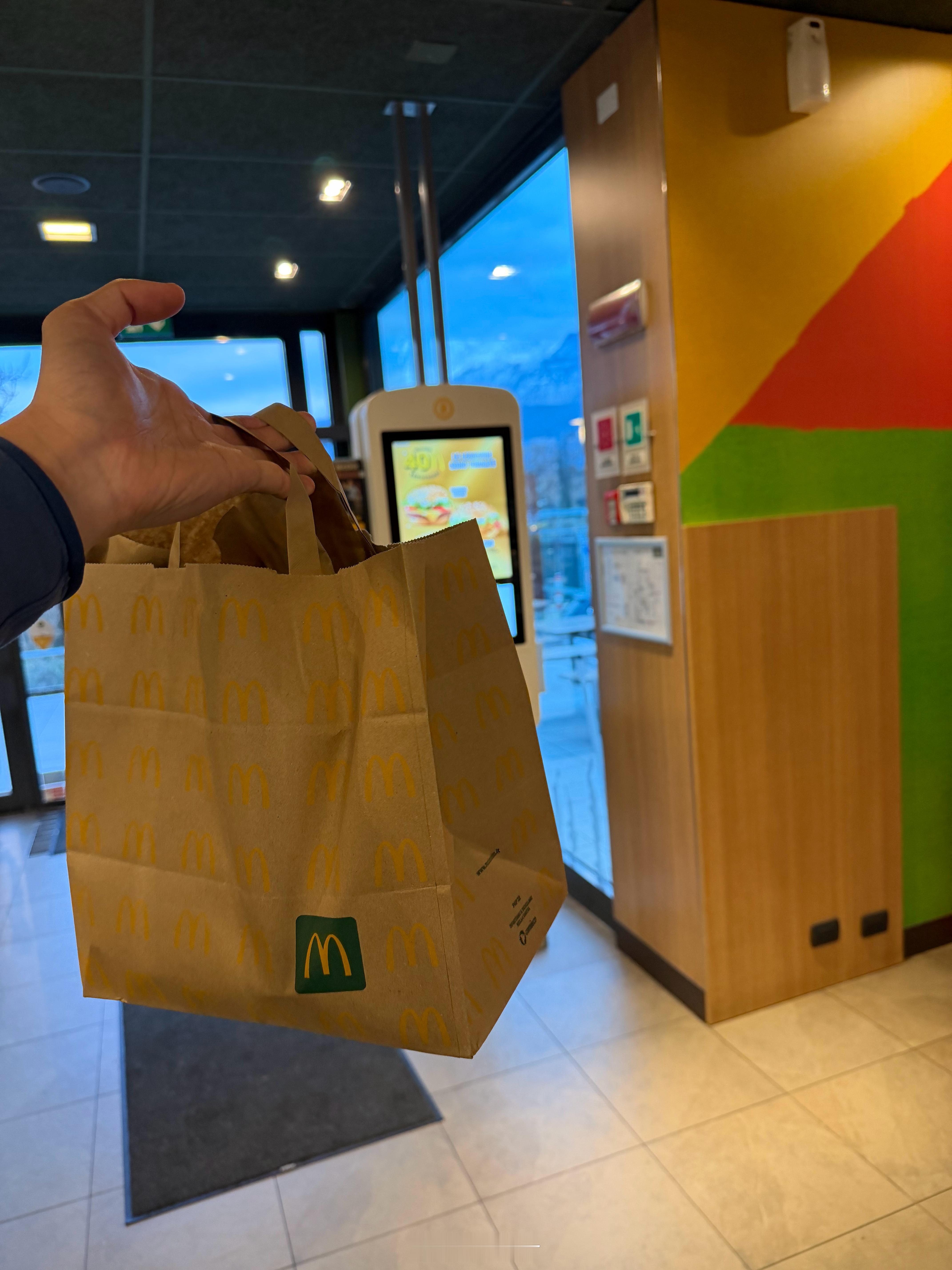 看来要在意大利，把麦当劳吃穿了 意大利·科尔蒂纳丹佩佐