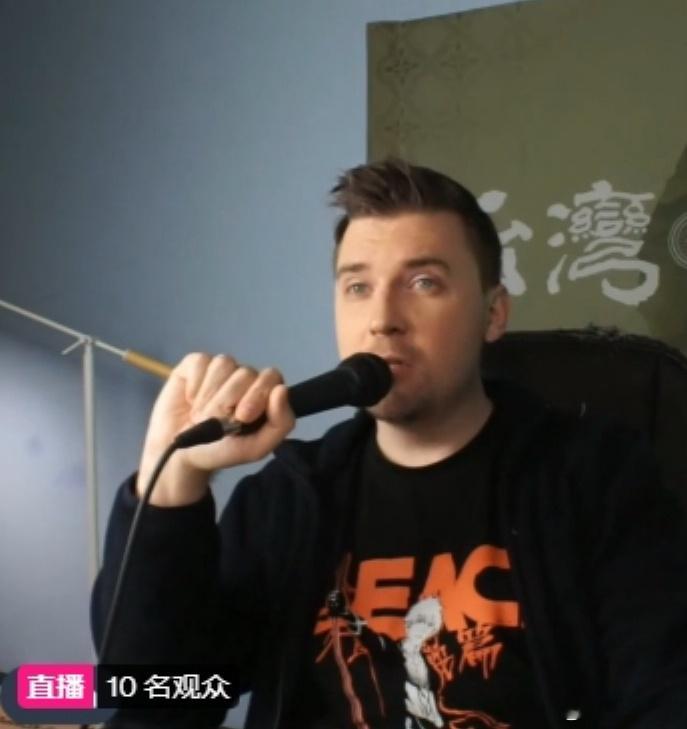 一个小时了.....波兰蛤蟆的直播间10人个人看............[允悲]