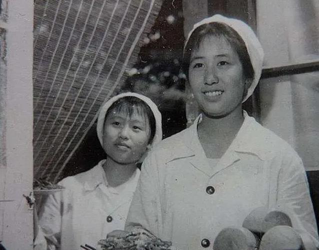 1970年3月11日，416名群众代表在山东胶县参加大会时，集体砒霜中毒，震惊全