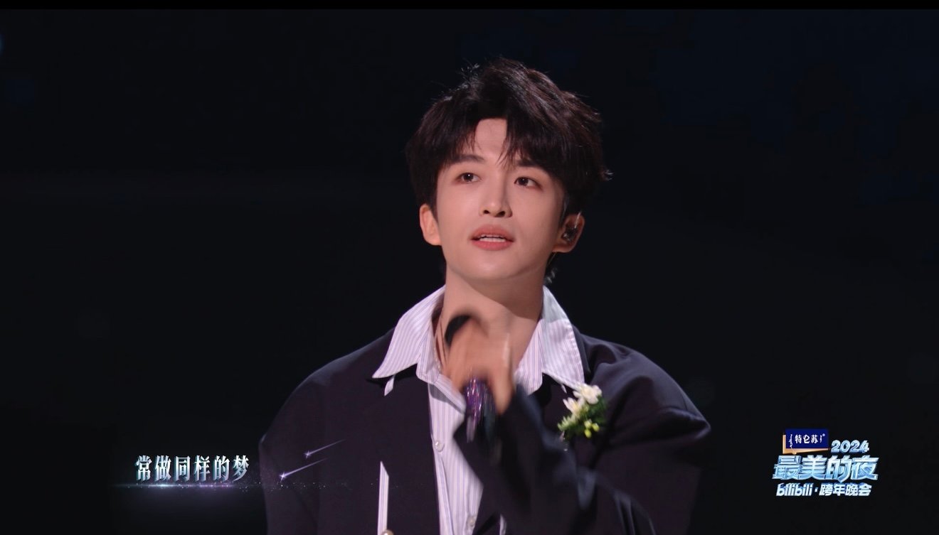 《更好的自己》的旋律里，有特仑苏的深情陪伴。新的一年，愿我们带着这份力量，勇敢奔