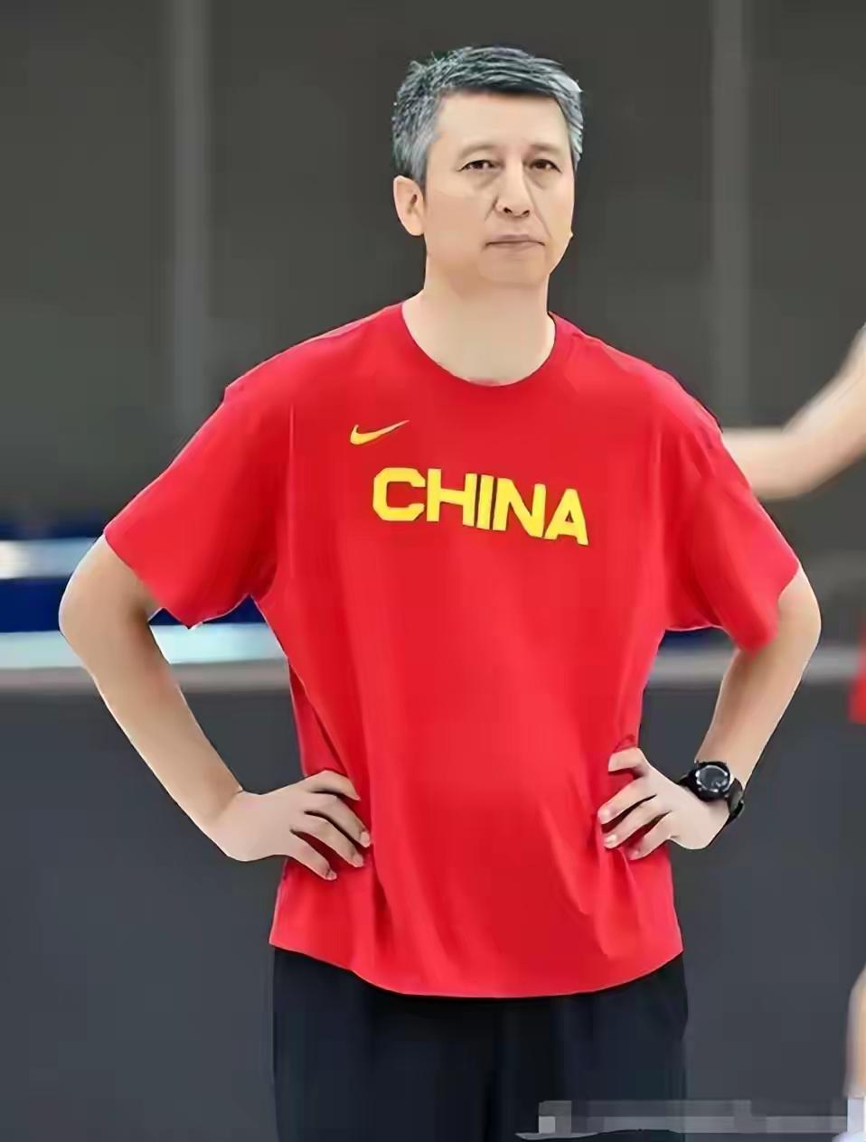 中日男篮第一节结束，中国队目前落后。今天的比赛，其实双方的命中率还都不是很高，不