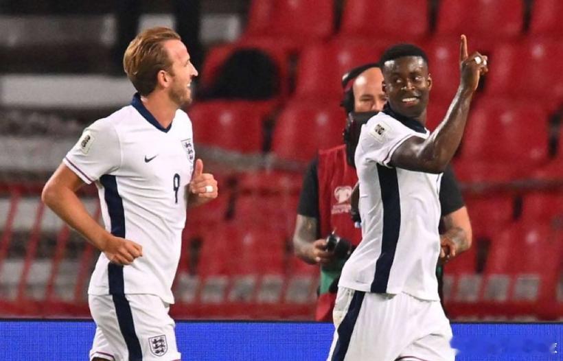 据拜仁跟队记者Kessler Philipp报道，凯恩正试图游说马克·格伊加盟拜