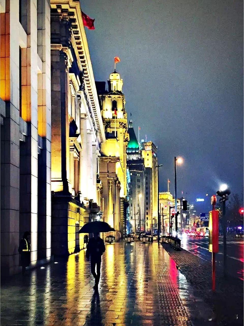 南方人爱雨吗？那得问问北方人是否爱雪一样。所以，南北方都只是相互眼热而已，说白了