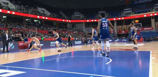 科比附体！CBA季后赛，山西艰难拔得头筹，张宁11分+2板+1助，替补上半场请神