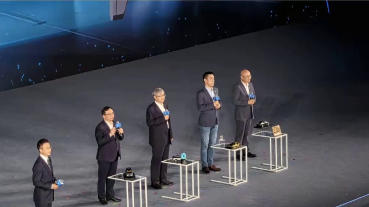 王传福.尹同跃.李斌.项兴初四位安徽籍车企大佬齐聚安徽中科大
