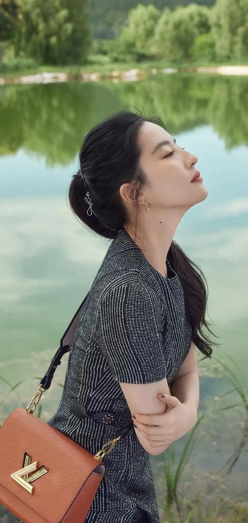 刘亦菲清纯照刘亦菲太漂亮了