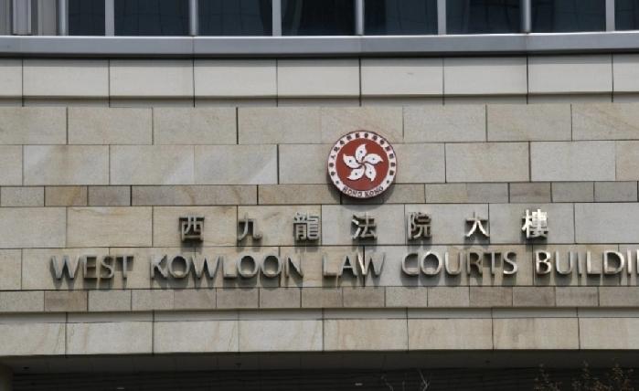 香港国安处去年在工厦单位进行执法行动时，捣破疑军事非法操练场所，两名男保安员早前