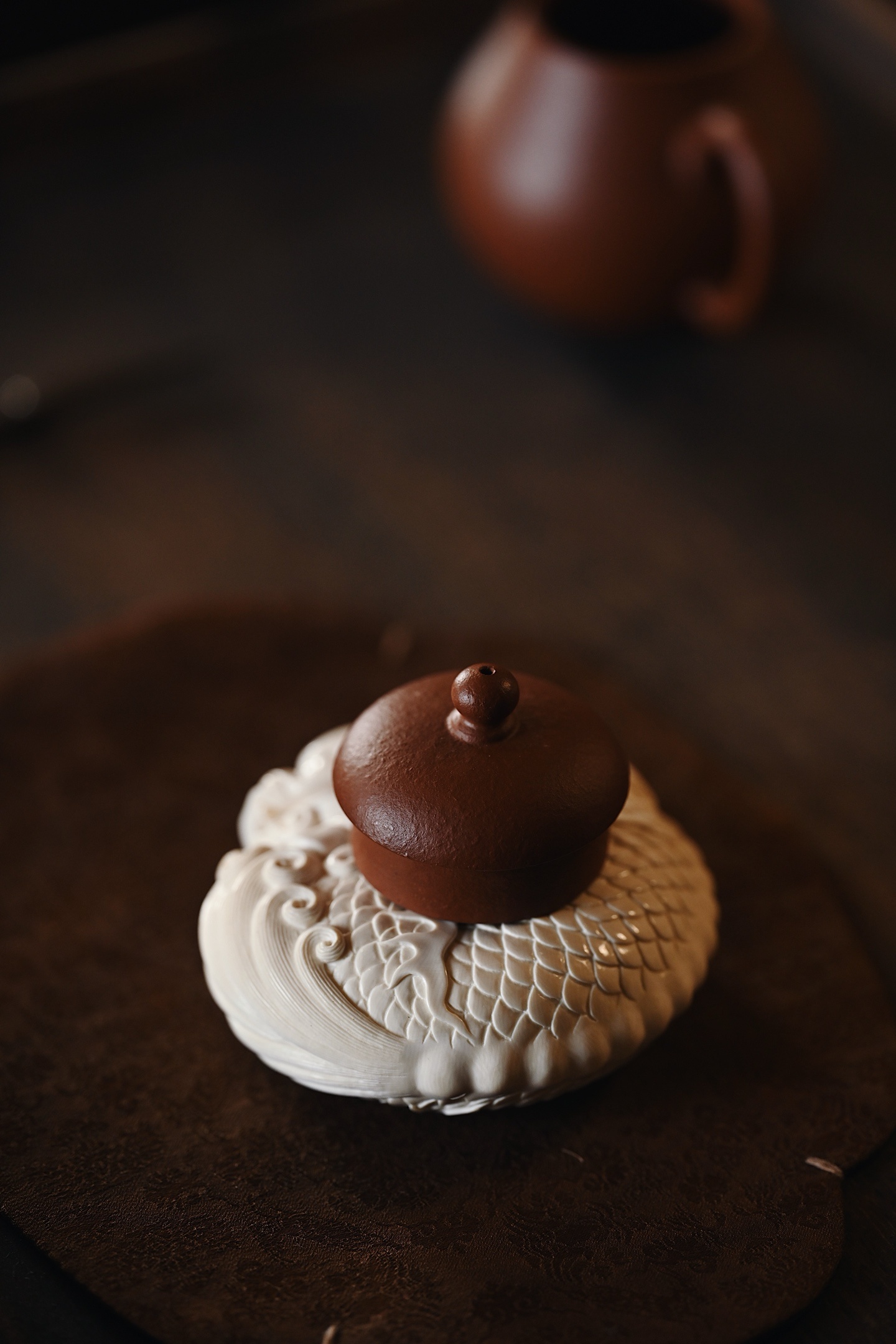 猛犸 | 麒麟 手把件、雅玩雕刻麒麟呈团状，形态古拙，双目炯炯，颈鬃飞扬，身披鳞