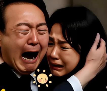 韩国法院判了，尹锡悦夫人金建希牢狱之灾免不了了。
 
近期韩国法院宣布了，判决金