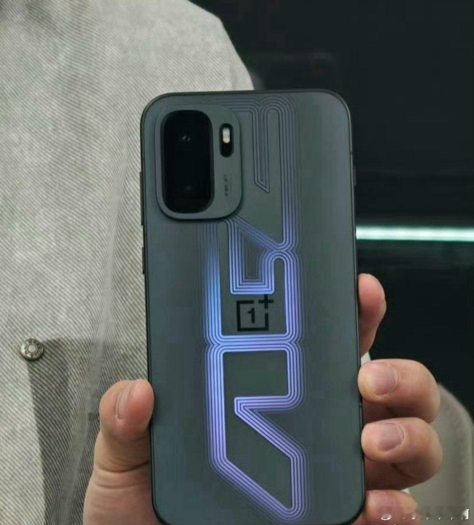 一加 Ace 6至尊版外观来了，天玑9500+风驰游戏内核+165Hz BOE屏