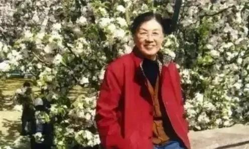 1976年10月，谢静宜被撤销一切职务，接受隔离审查，在审查的过程中，她的认错态