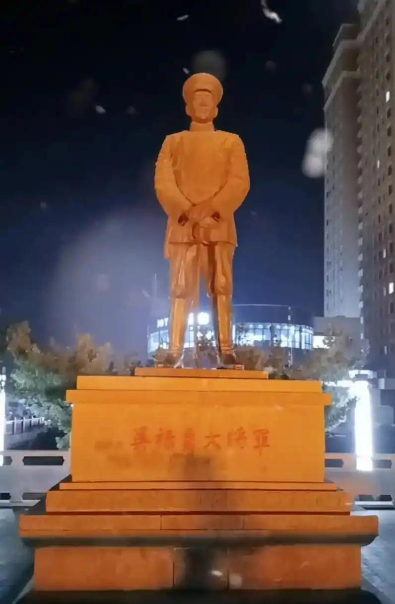 凌晨，石家庄火车站，一间灯火通明的办公室内即将改变中国命运的密谈刚刚结束。一位身