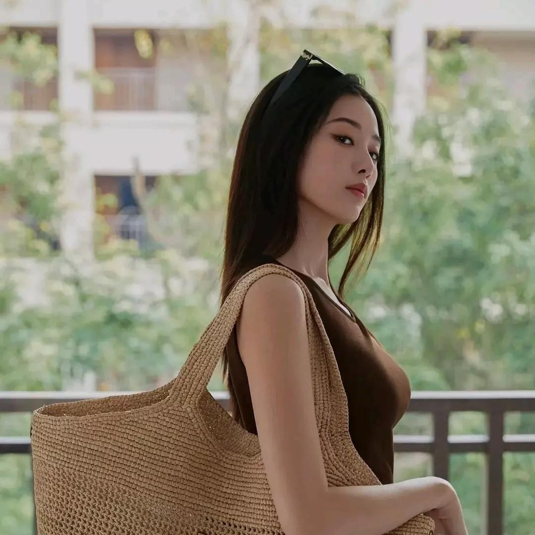 夏日清新，手提藤编包，轻松出街藤编收纳手提篮 复古藤编包 黑色藤编包 白色藤编包