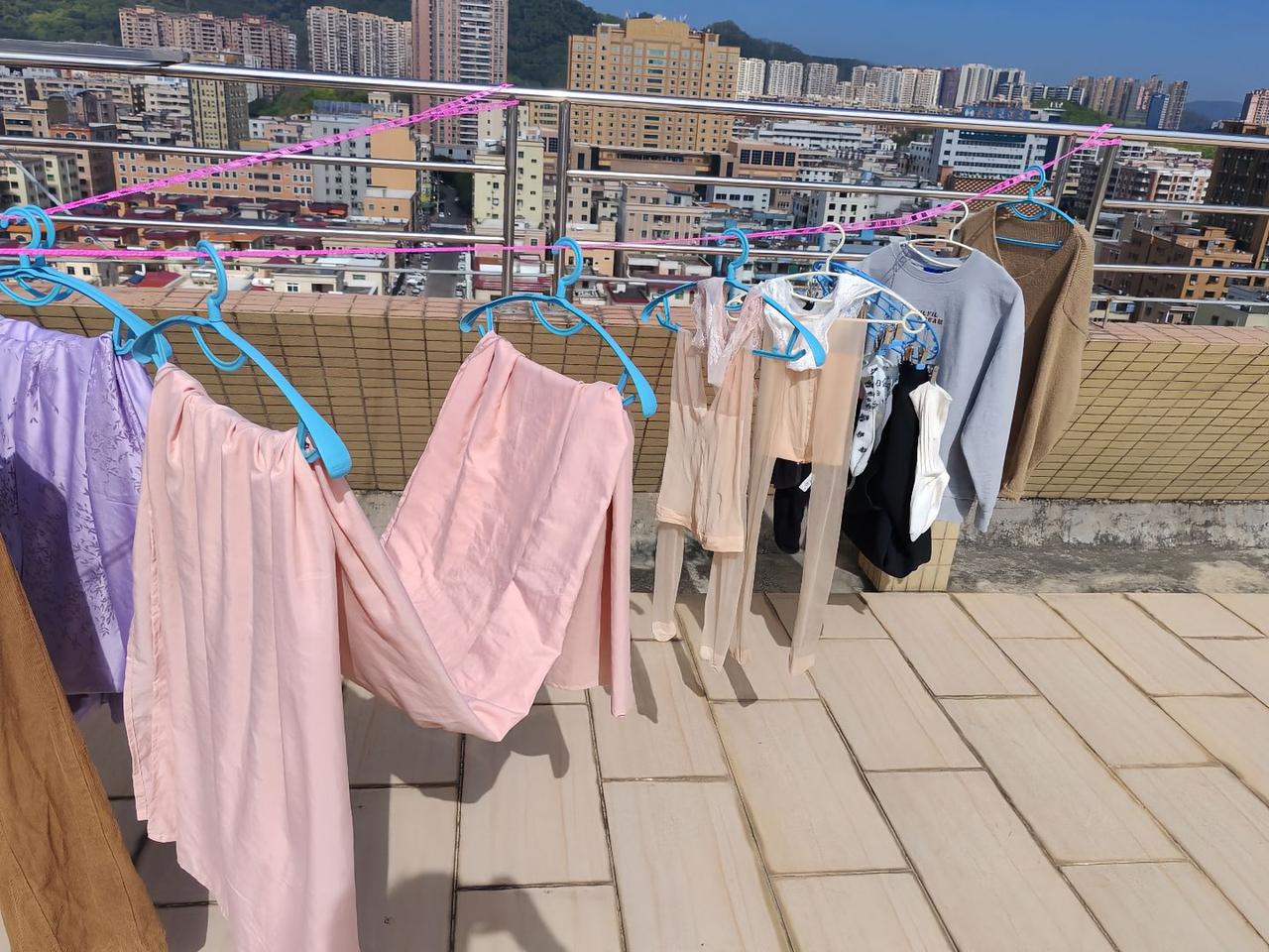 忙碌了一周，今天终于舍得给生活按个“暂停键”了。
趁着阳光正好，把家里所有的床单