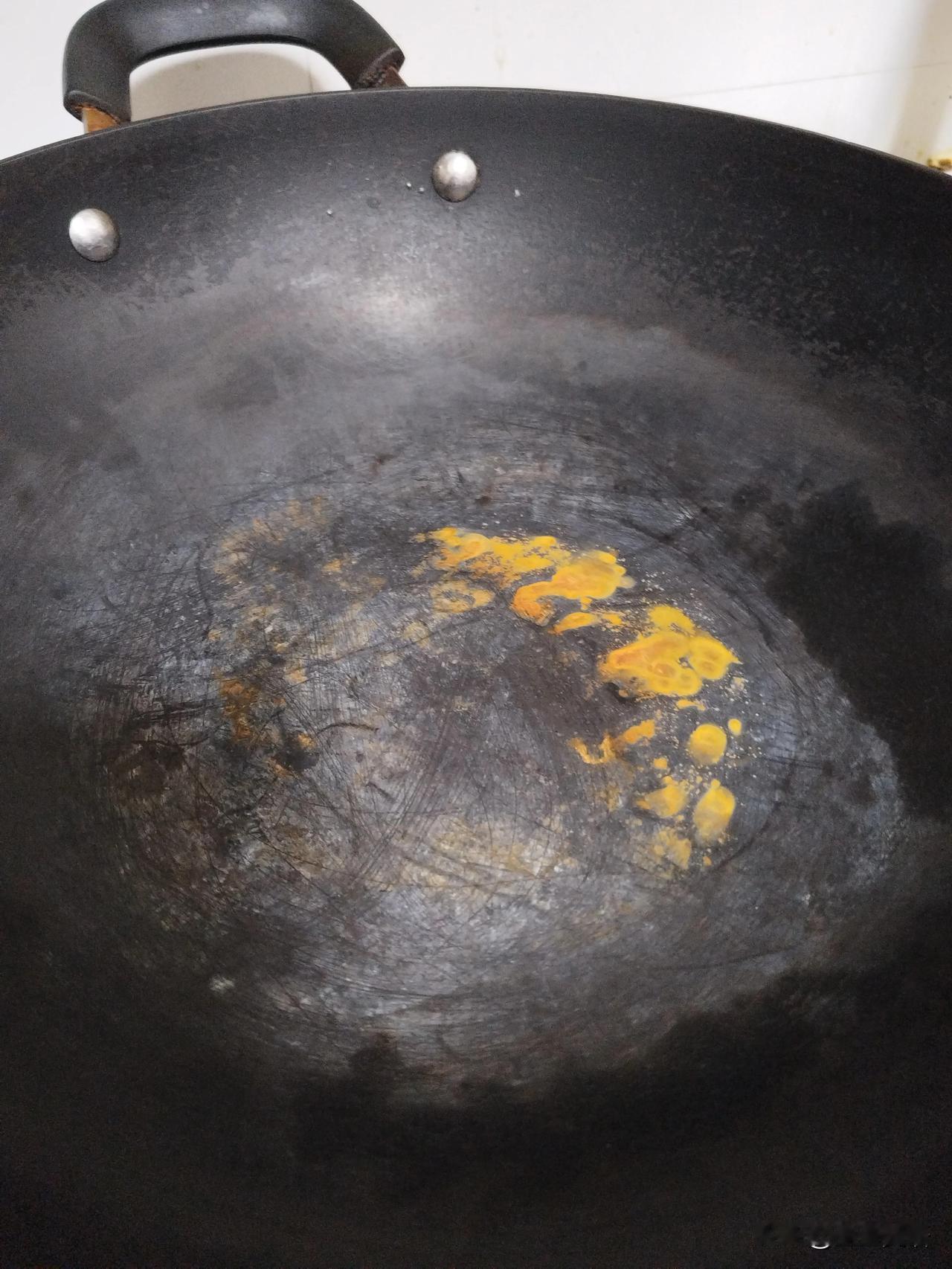 这锅用了不到2年，只要刷干净，不抹油，就这样了，是不是不能再用了？康巴赫这精铁锅