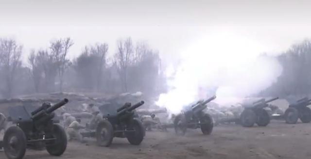 1945年4月，湘西会战中国军队第100军19师57团在江口迫击炮阵地，他们在向