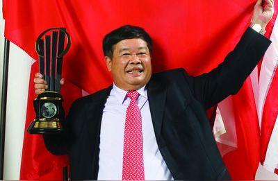 2017年，曹德旺与法国人签价值10亿的合同时，一位法国高管开了个侮辱中国的玩笑