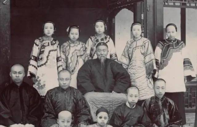 1901年李鸿章病逝，留下四千万两白银，诸多家产珍宝。可没想到多年后，李鸿章的4