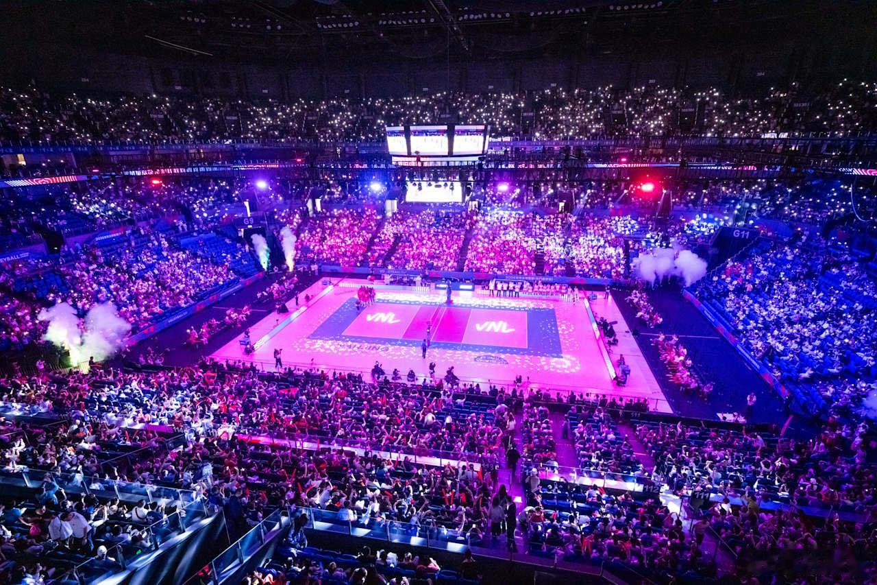 中国女排感受一下主场的气势，是真的赞2026年世界女排联赛中国女排vs塞尔维亚女