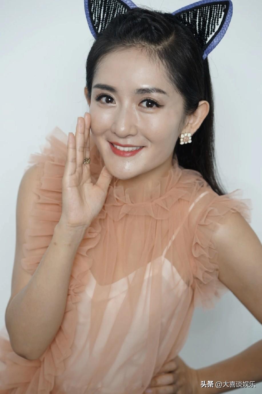 我有一种预感，
谢娜的巡回演唱会要泡汤了。
不是因为票价贵，是人民日报出手了。