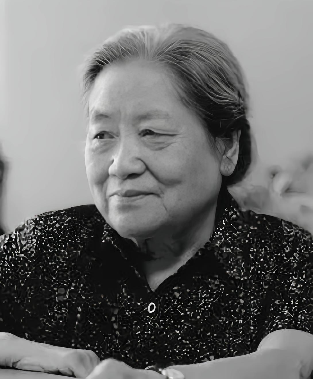 张昕，原名张瑞珊，女，汉族，1919年12月6日出生于北京，是北京电影学院表演系