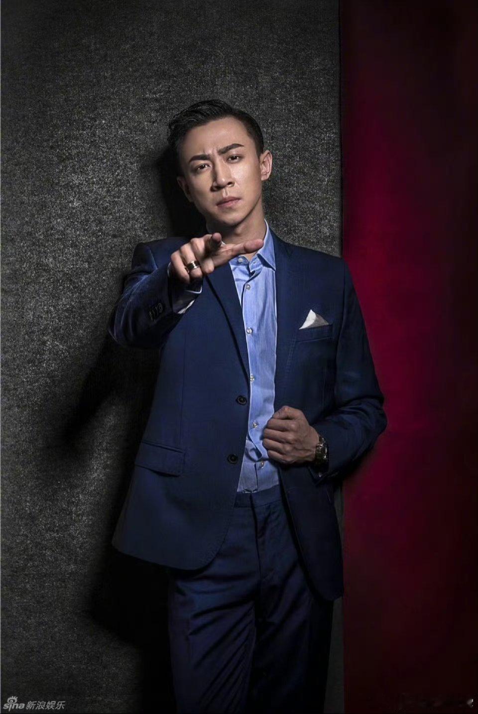 张维伊以前长这样啊？挺商务风的还张维伊 ​​​