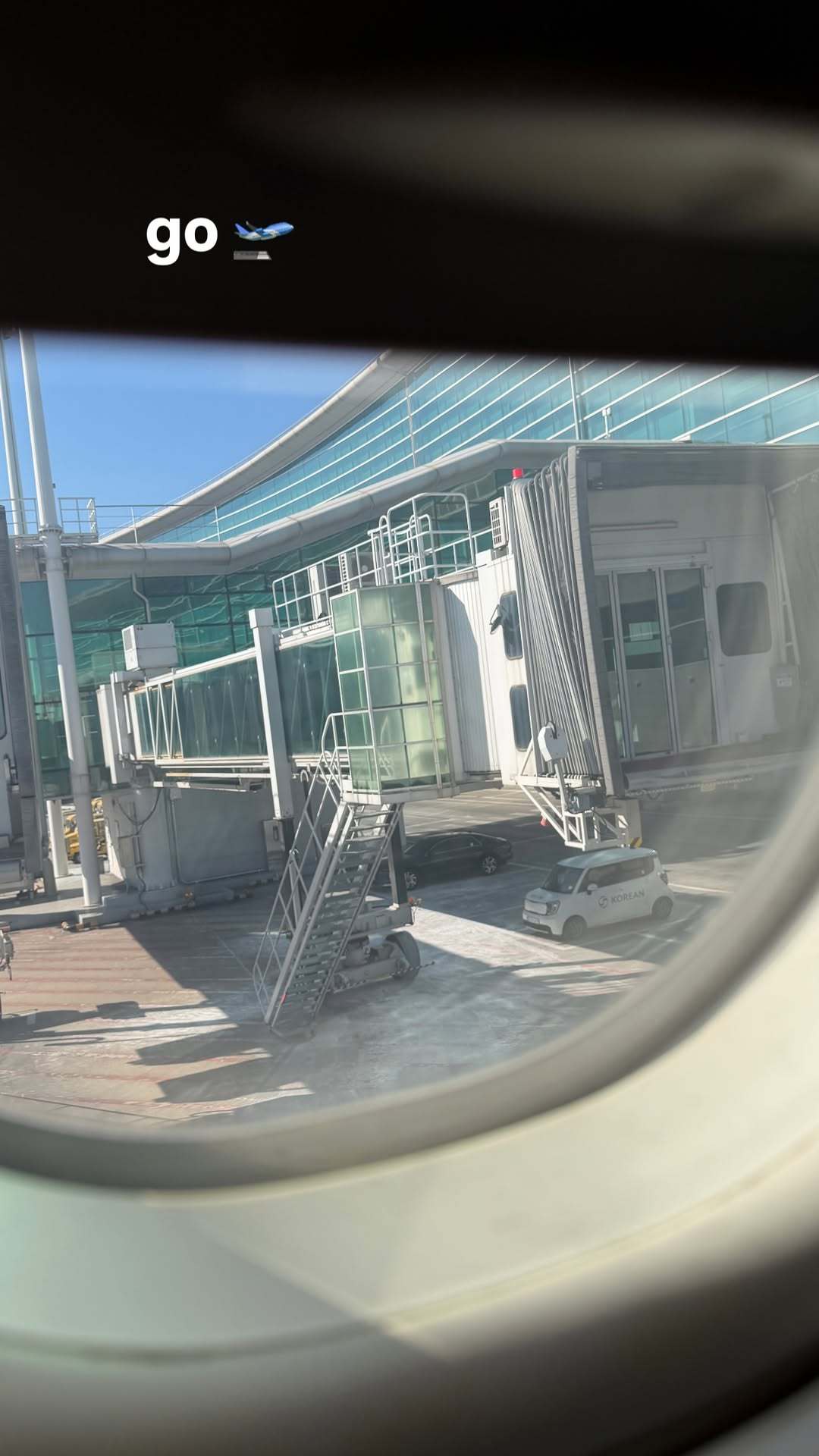 “CB百蓝_。260122金钟云 ins story更新： 