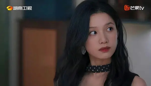 张婧仪张婧仪这个妆容咋这么脏？？ 