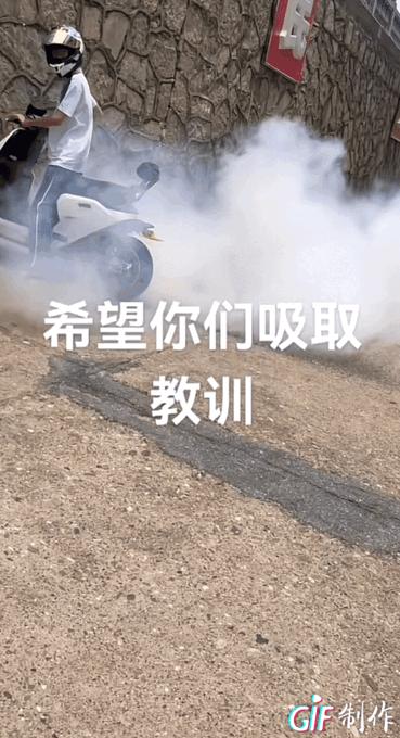 他们怎么也不会想到，过了不久，他们会命丧于眼前的这堵墙。

湖南益阳，两初中学生