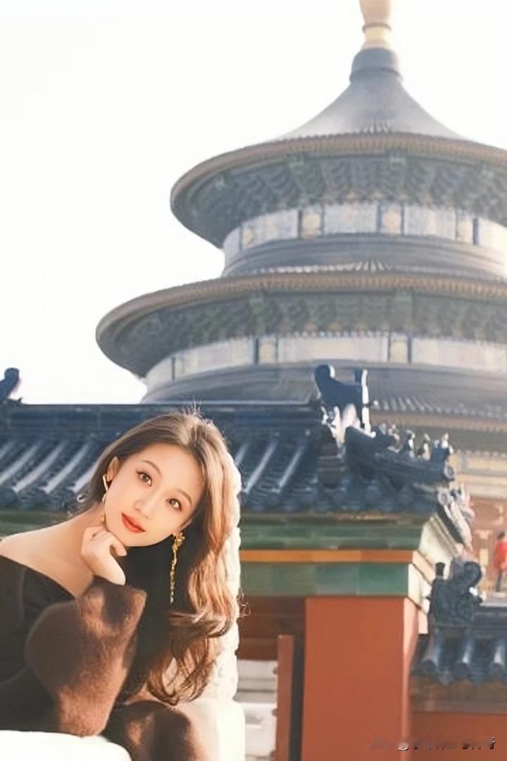 浙江男篮球员吴前妻子晒出了个人美照，她配文写到：“杂七杂八一些照片，好久没发了。