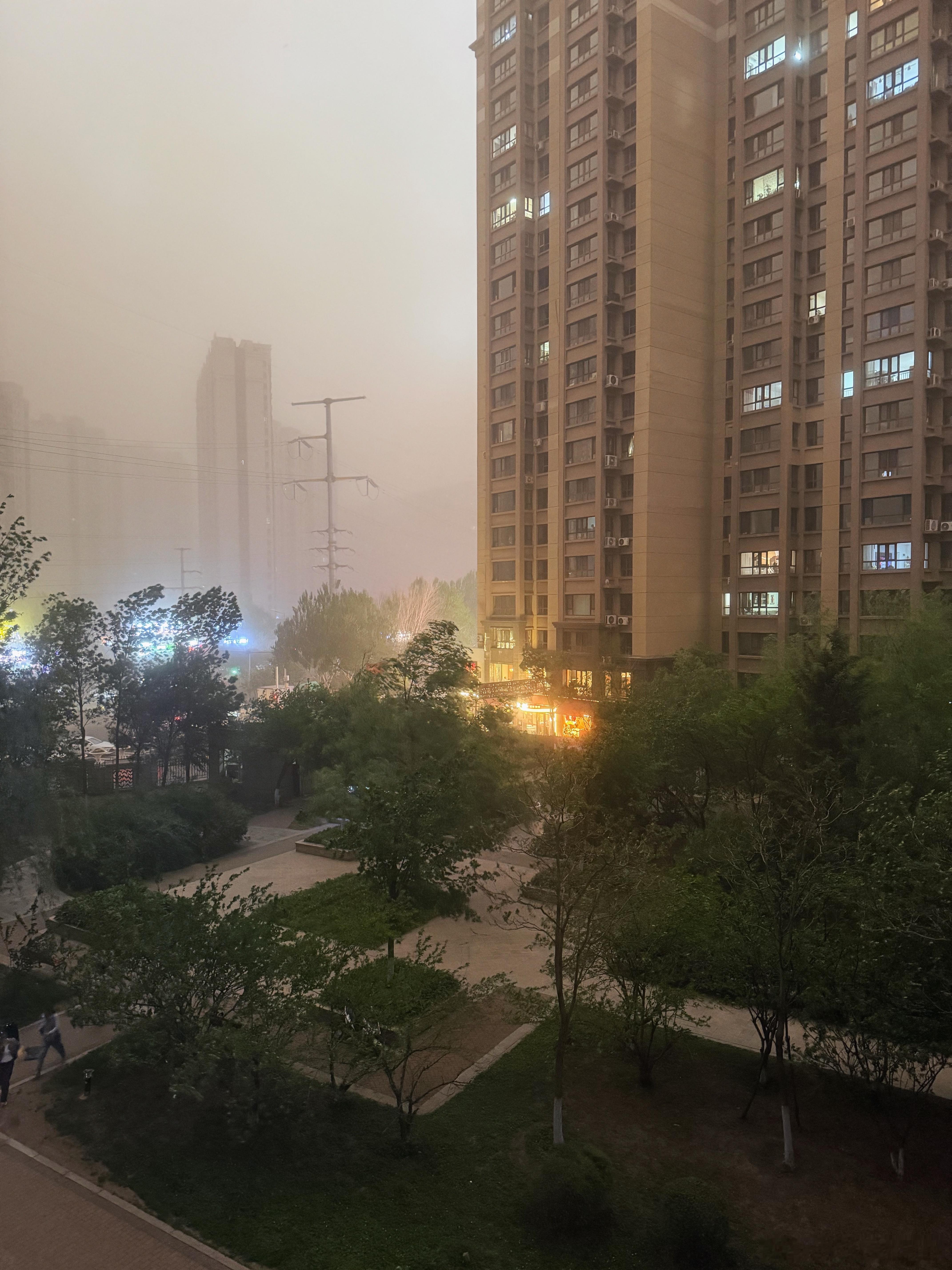 哈尔滨沙尘暴太刺激了！已回家